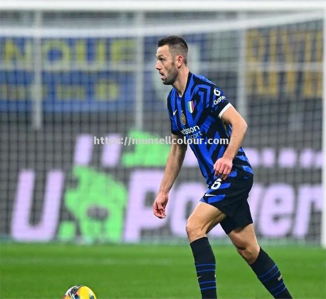 里昂客场逆转胜利，稳固领跑位置