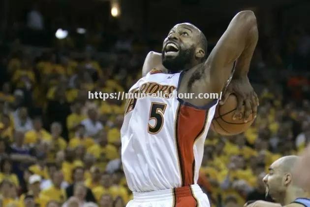 巴伦球队客场战胜对手，抢得三分欢欢喜喜