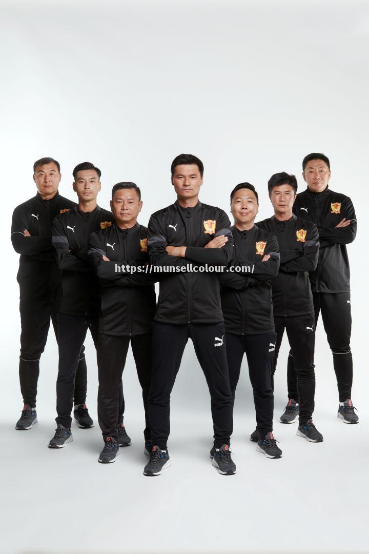 紧张备战!球队教练组全力打造扎实战术体系 紧张备战!球队教练组全力打造扎实战术体系